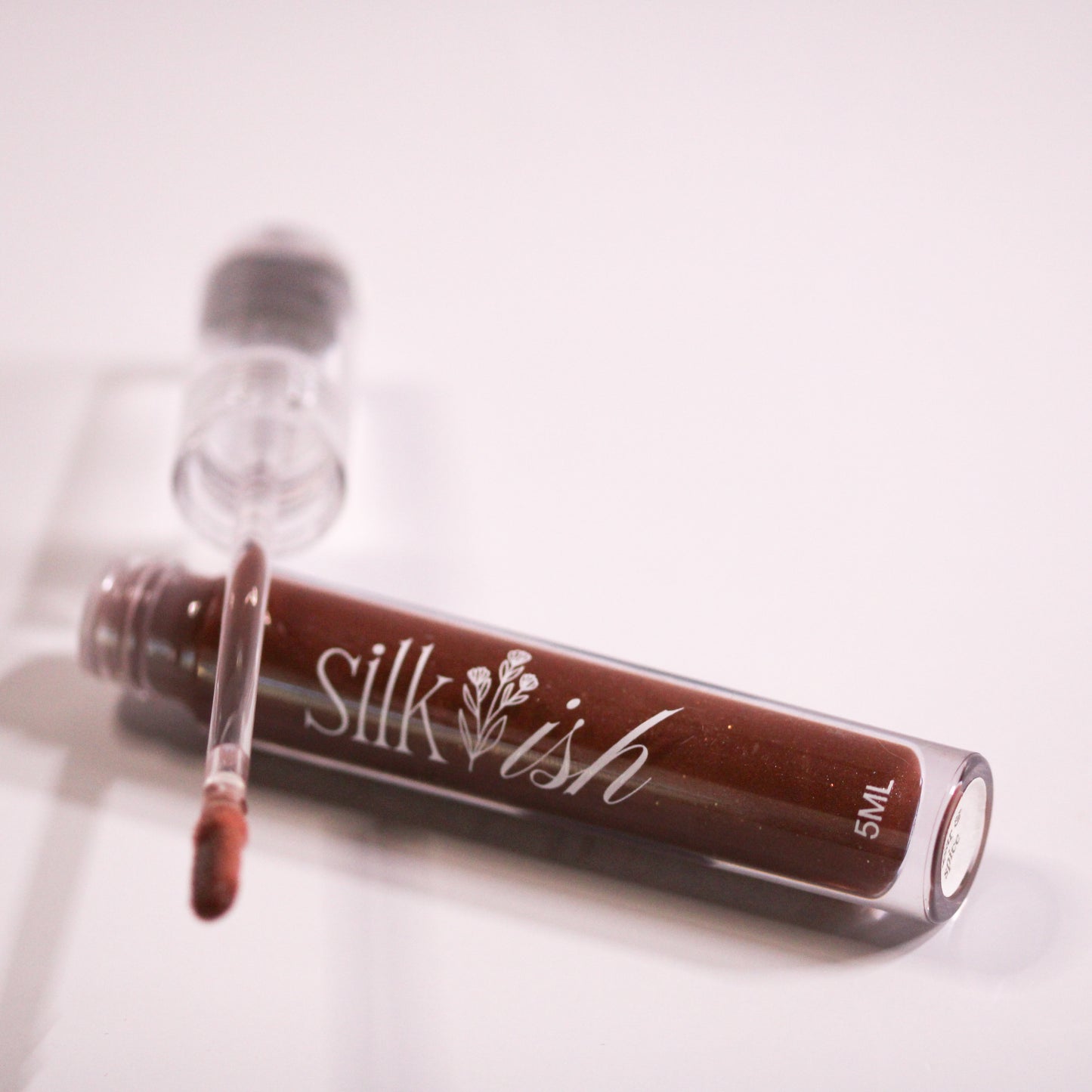 glossy lip glaze